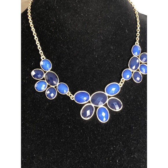 Statement Bib Necklace faceted Two Tones Of  Blue Lucite beads Gold Tone 19” - Picture 4 of 7